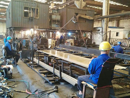 無(wú)縫錐形管車間展示